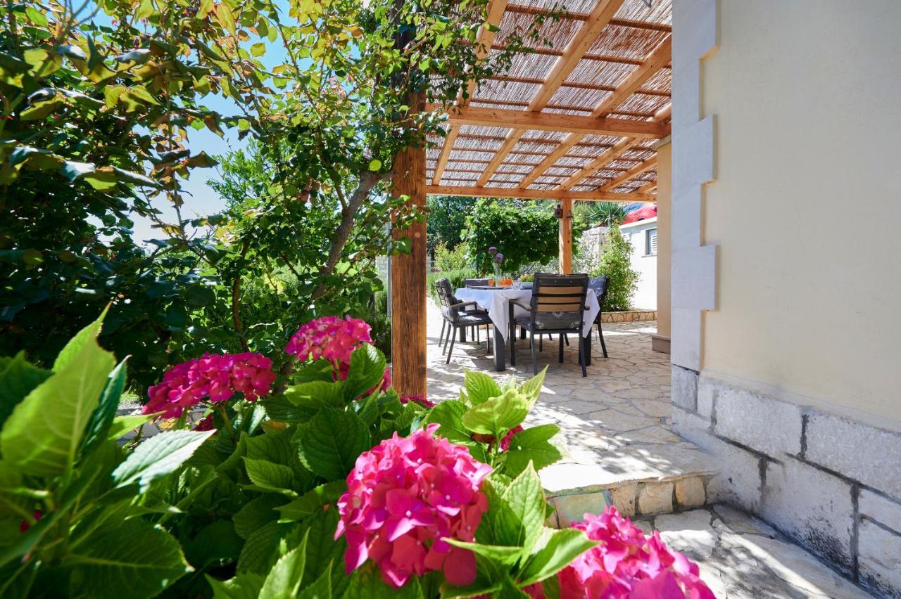 Unique House Split Villa Exterior photo