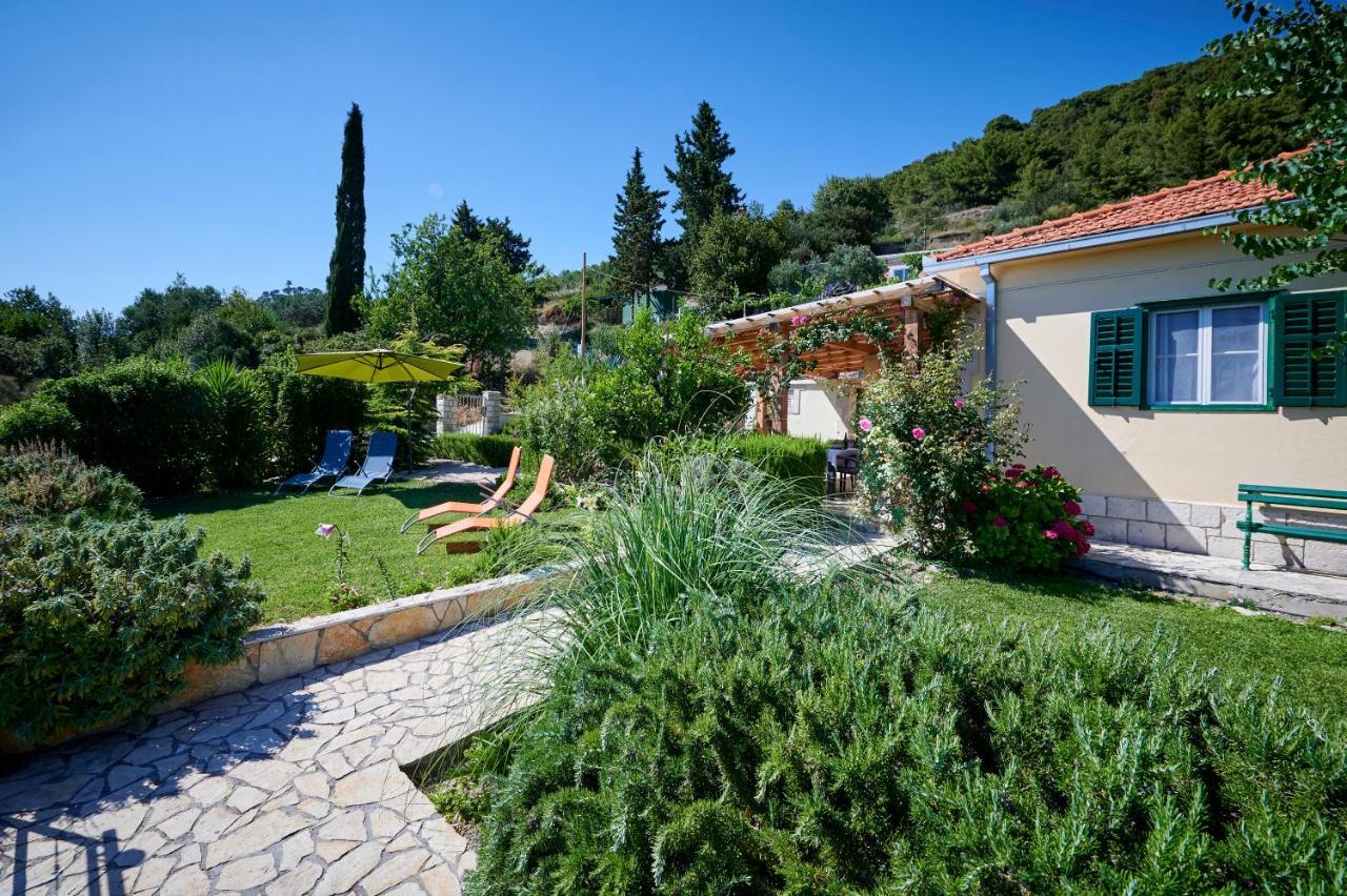 Unique House Split Villa Exterior photo