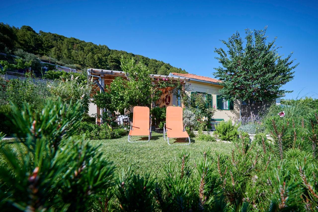 Unique House Split Villa Exterior photo